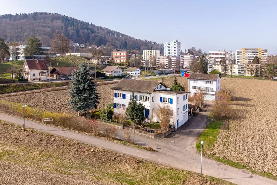 Charmantes Zweifamilienhaus mit gepflegter Gartenanlage