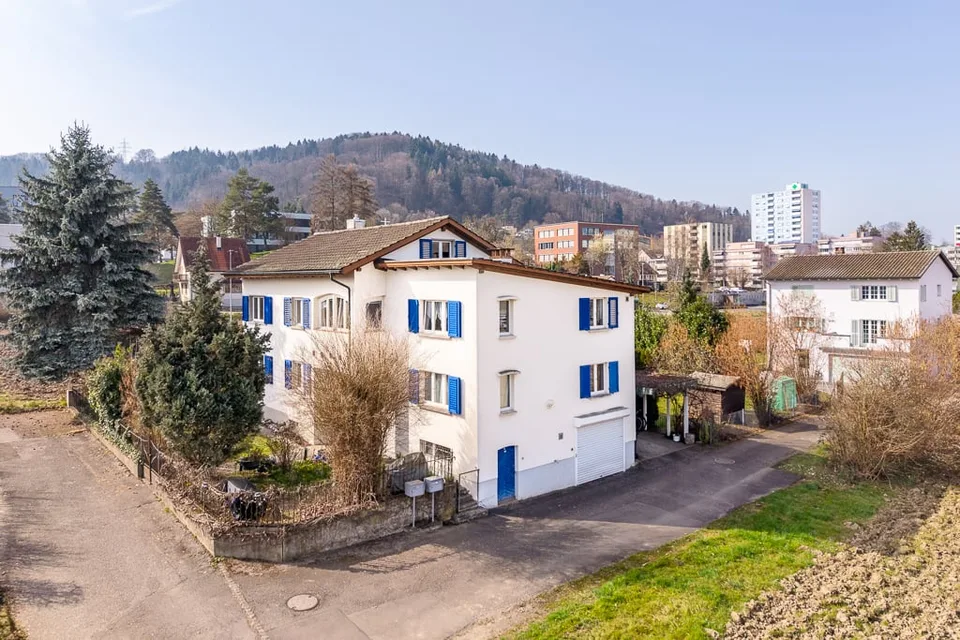 Charmantes Zweifamilienhaus mit gepflegter Gartenanlage