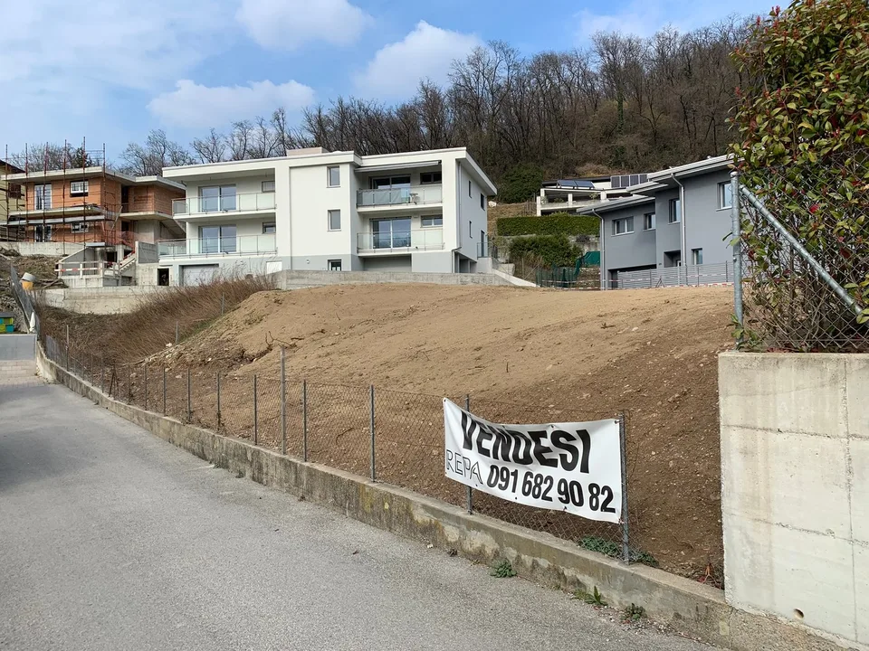 Vente de terrain constructible à Arzo