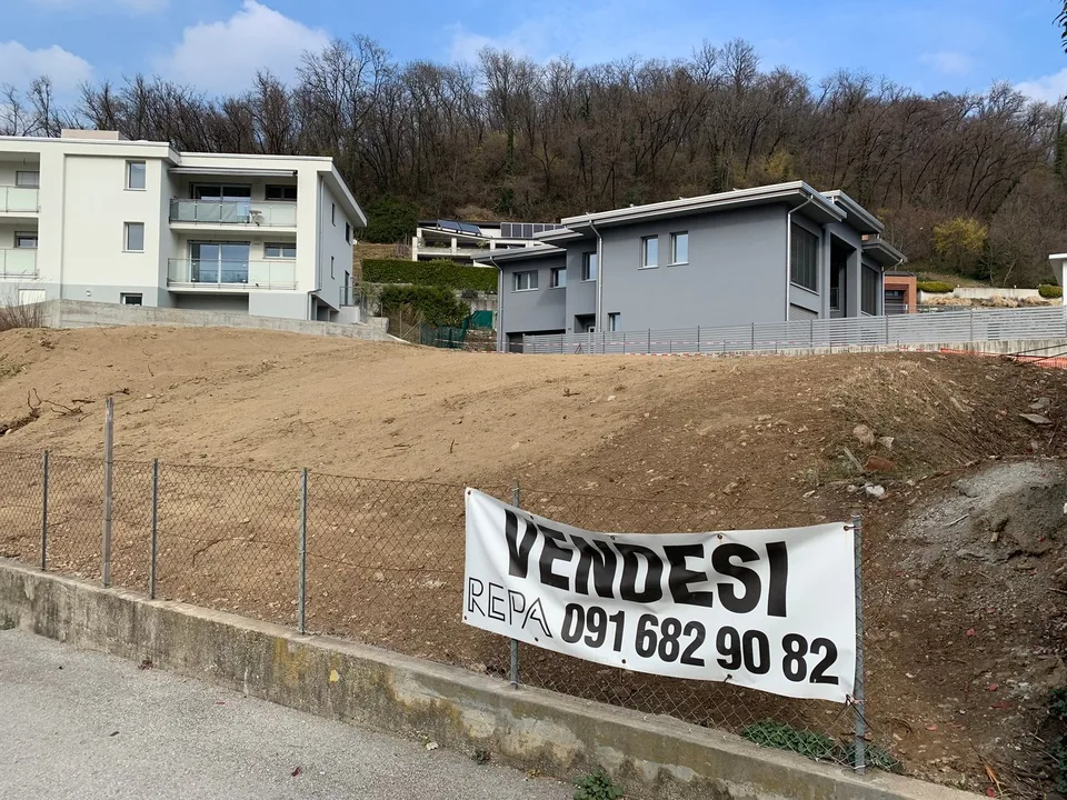 Vente de terrain constructible à Arzo