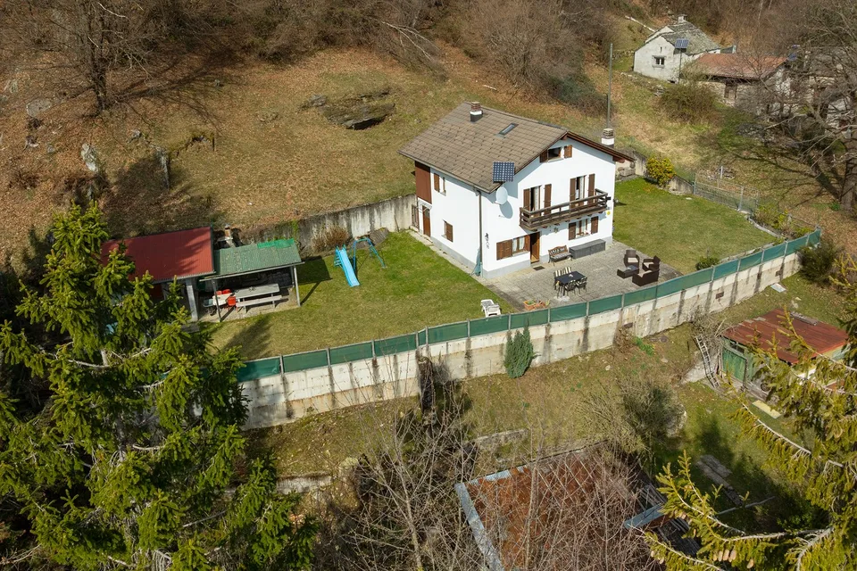 Vivi nella quiete del bosco con una vista mozzafiato