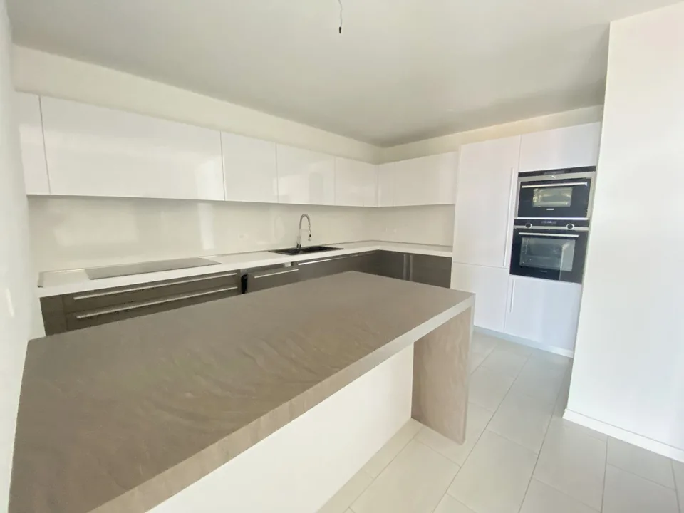 5.5 locali - 225 mq - in posizione dominante – foto 17 di 23