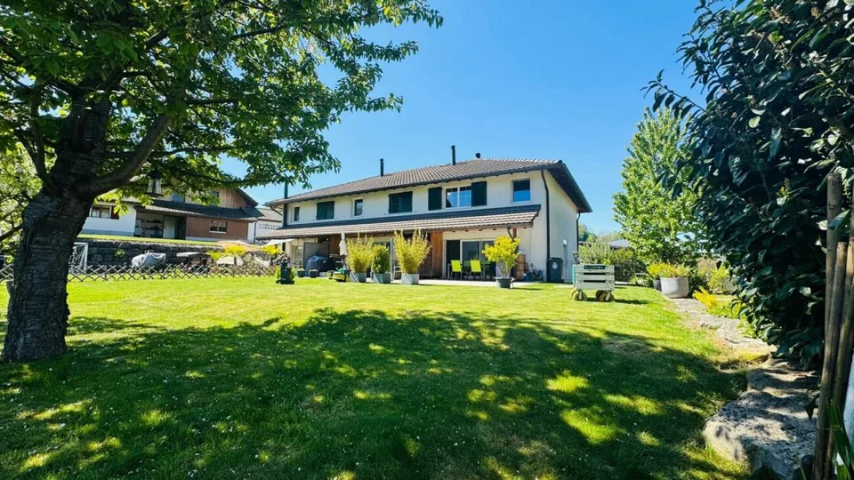 4.5-Zimmer-Eckreihenhaus mit Garten, Garage, Parkplatz & Pizzaofen in Giebenach