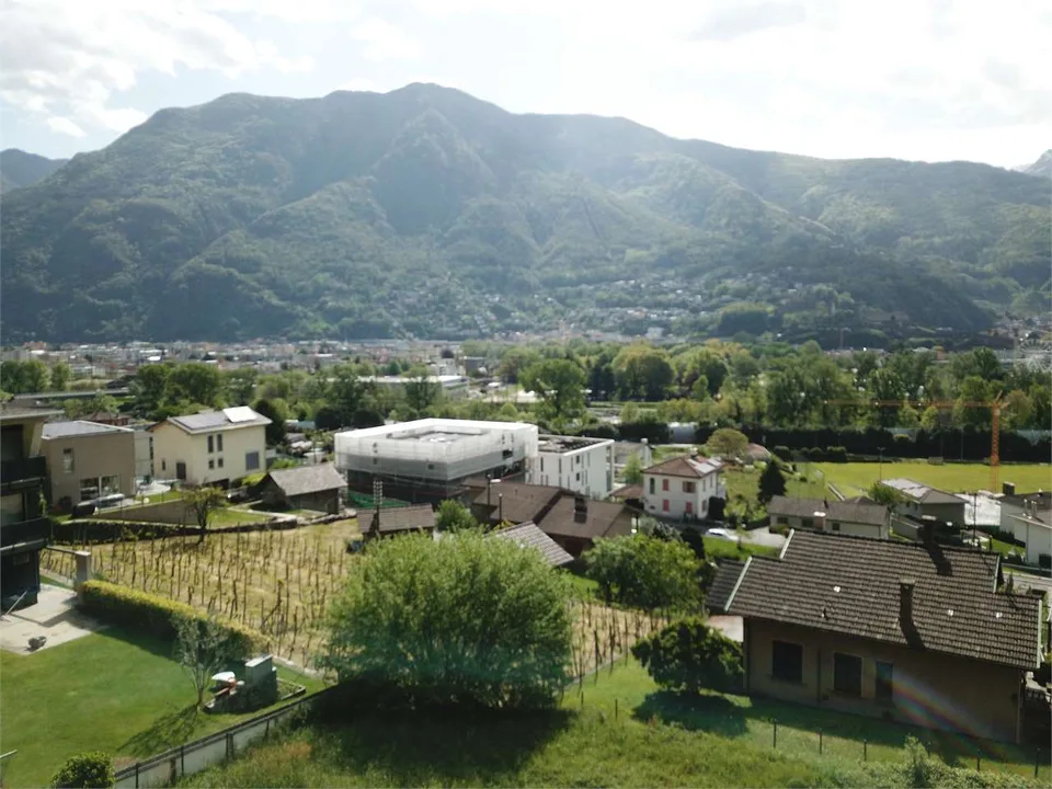 Baugeland mit Blick auf die Burgen
