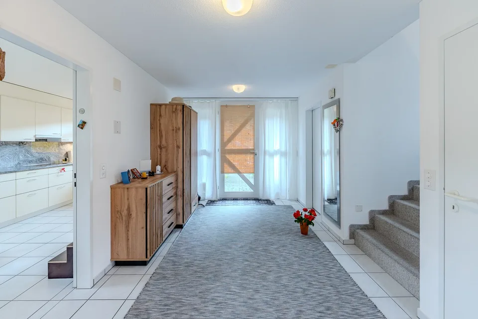 Casa unifamiliare indipendente con grande giardino in zona residenziale tranquilla