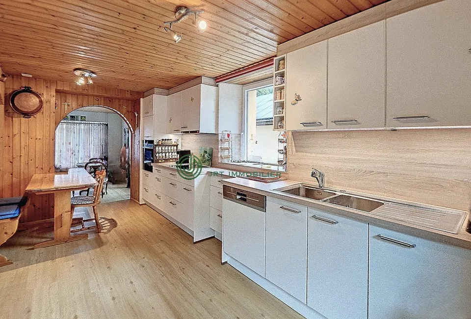 Val-de-Travers (NE) – Large 10.5-room house, modifiable as desired – photo 10 of 13