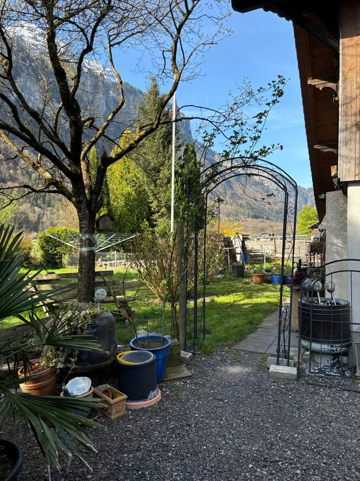EINFAMILIENHAUS mit viel Umschwung.