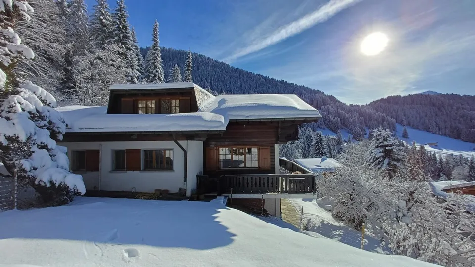 Chalet de 3 étages au Domaine de la résidence avec vue panoramique sur les Alpes.