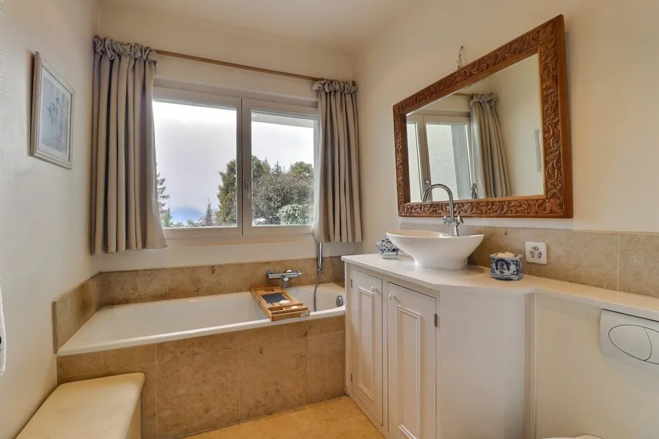 Chalet de 3 étages au Domaine de la résidence avec vue panoramique sur les Alpes. – photo 11 sur 29