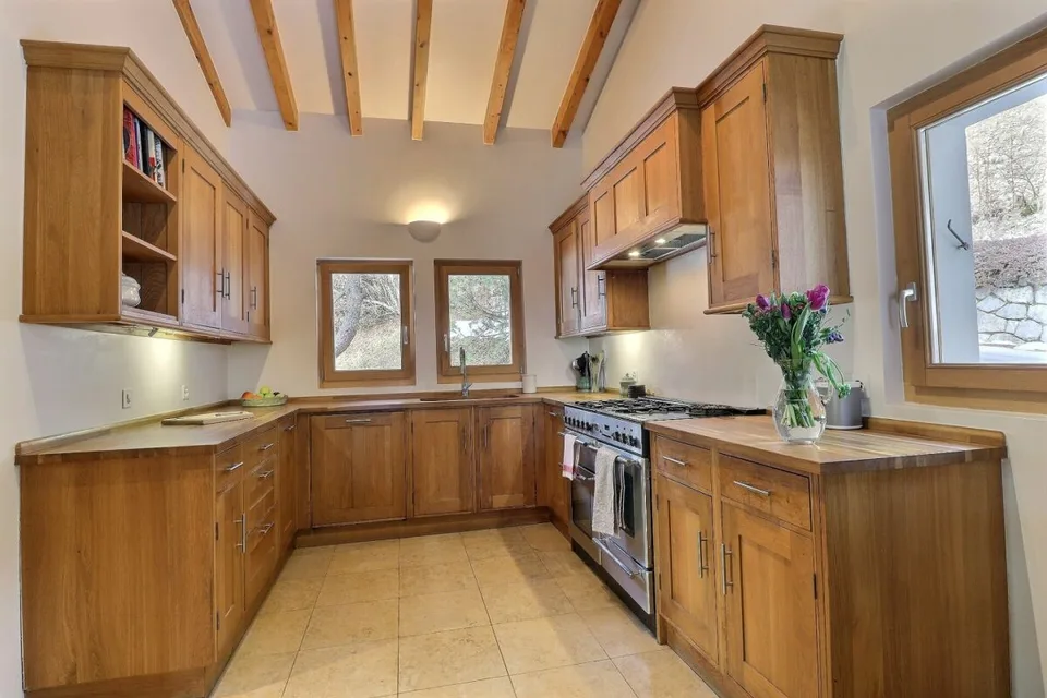 Chalet de 3 étages au Domaine de la résidence avec vue panoramique sur les Alpes. – photo 8 sur 29
