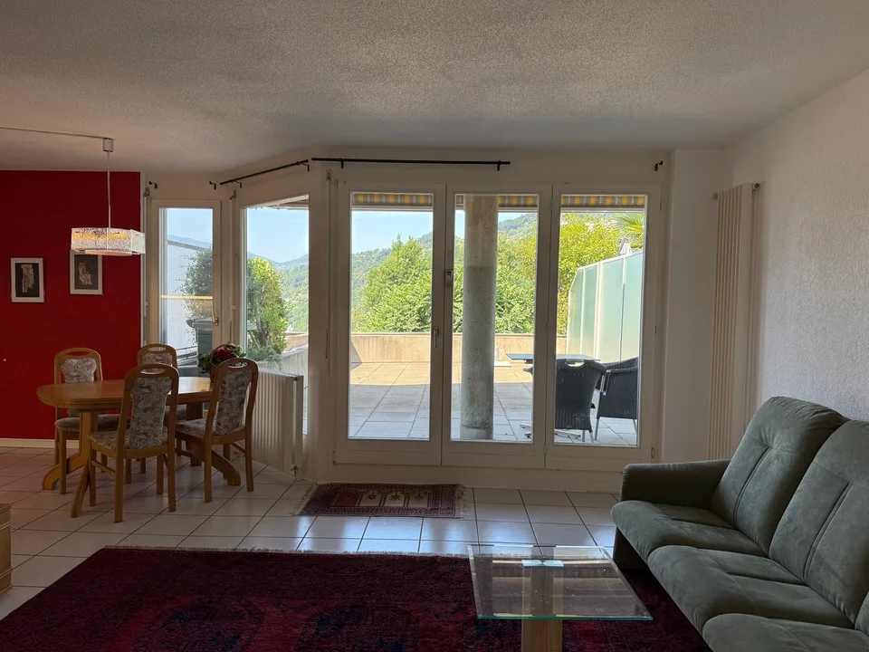 2.5 locali con AMPIA TERRAZZA - 2.5 Zimmer Wohnung mit GROSSER TERRASSE !!