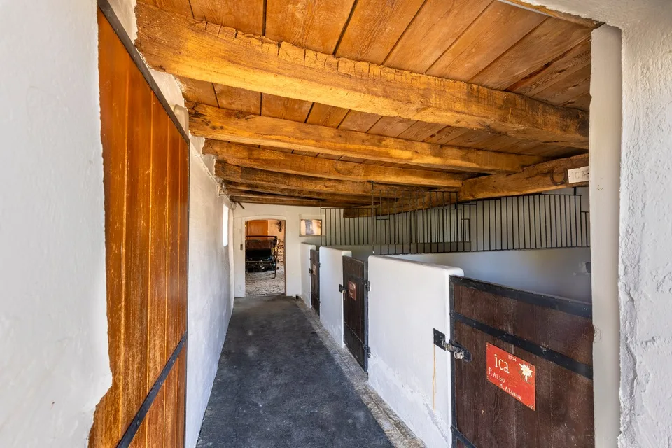 Rare: Authentic 233m² house