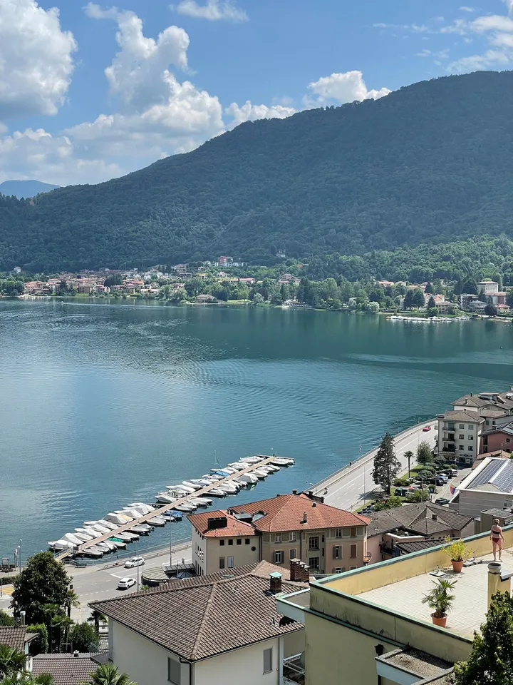 Moderno attico 3.5 locali con terrazze vista lago/monti
