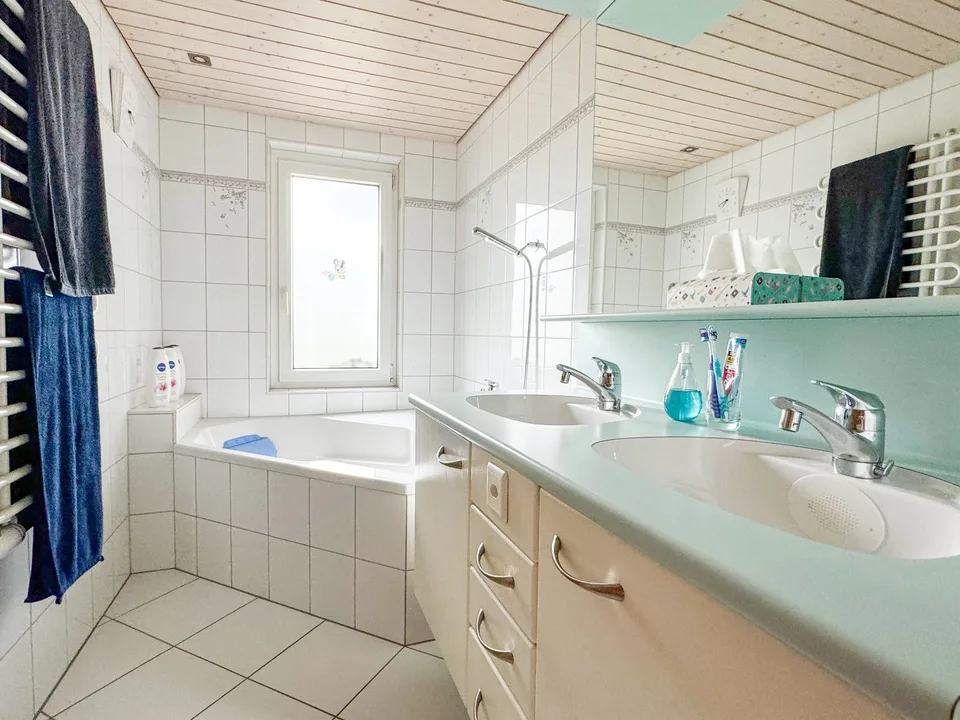 Zweifamilienhaus mit grossem Umschwung – Foto 17 von 20