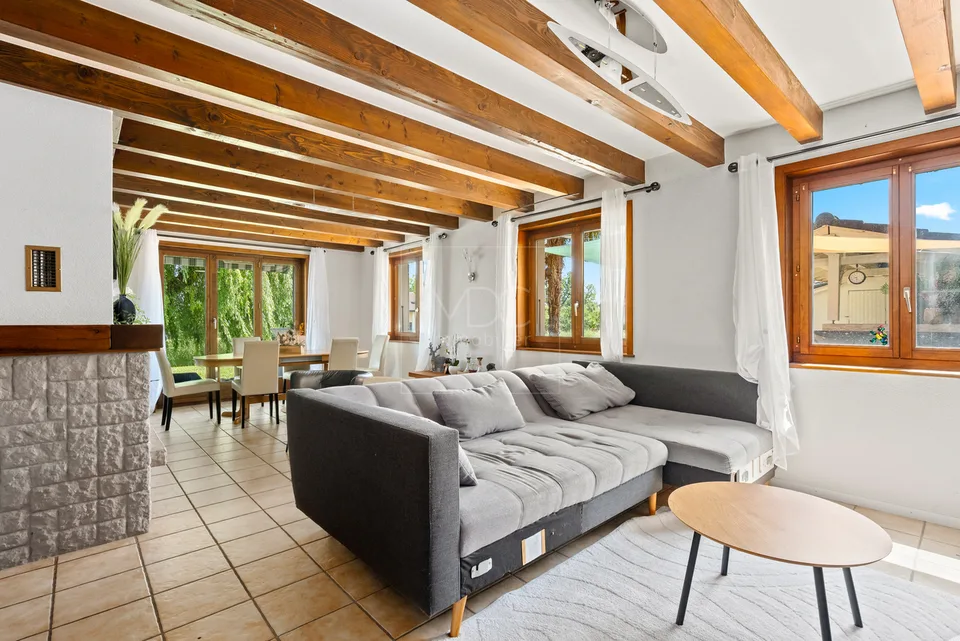 Villa spaziosa con piscina e appartamento indipendente di 2,5 locali a St-Aubin