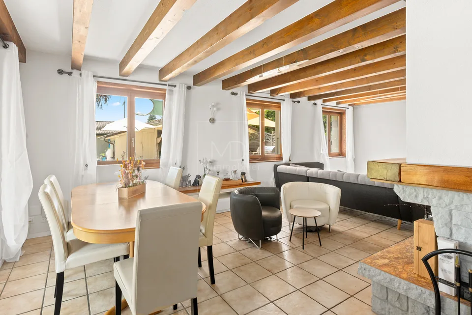 Villa spaziosa con piscina e appartamento indipendente di 2,5 locali a St-Aubin