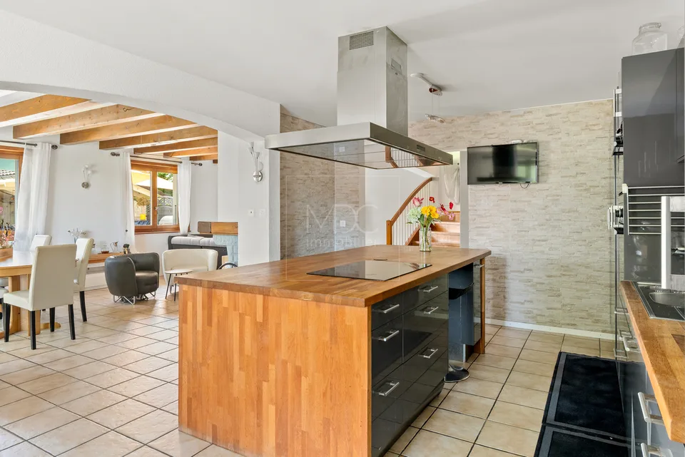 Villa spaziosa con piscina e appartamento indipendente di 2,5 locali a St-Aubin