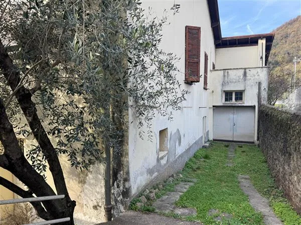 Maroggia: Palazzo a reddito