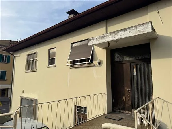 Maroggia: Palazzo a reddito