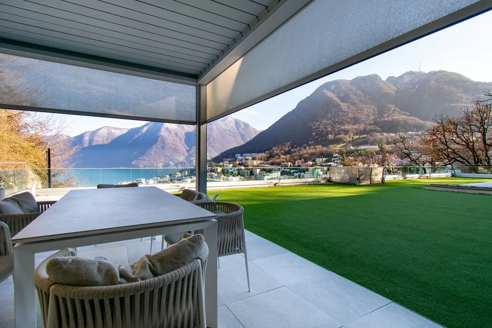 Exklusives Villa mit Pool und spektakulärer Aussicht auf den See – Foto 6 von 17