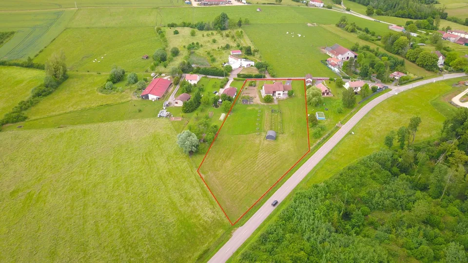 7.5-room country house with 1 ha of land in Monthureux-sur-Saône (FR) near Basel and Boncourt