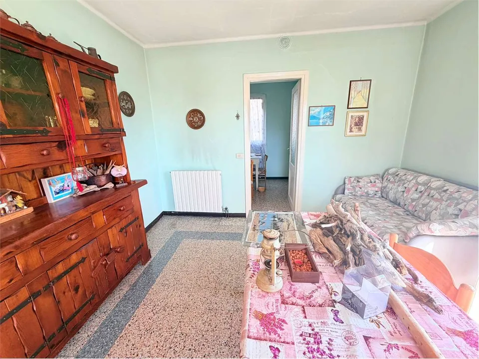 Unabhängiges Haus zur Renovierung in sonniger und ruhiger Lage