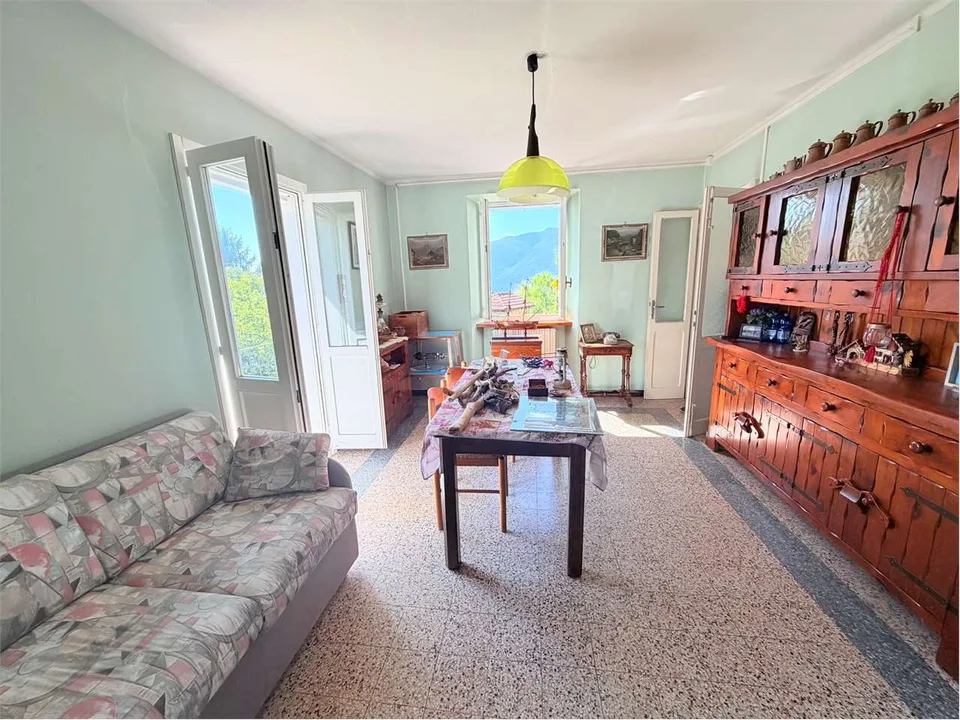 Unabhängiges Haus zur Renovierung in sonniger und ruhiger Lage