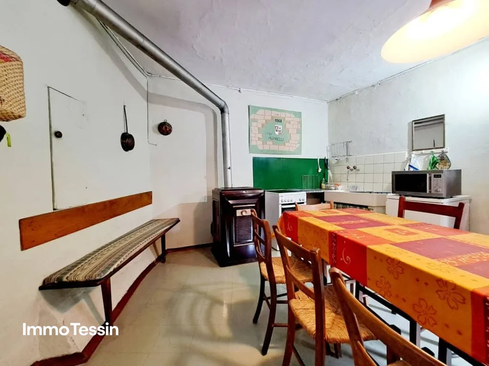 Charmantes Nucleo Tessinerhaus mit grossem Innenhof und Terrasse zu einem super Preis an beliebter Lage – Foto 9 von 13