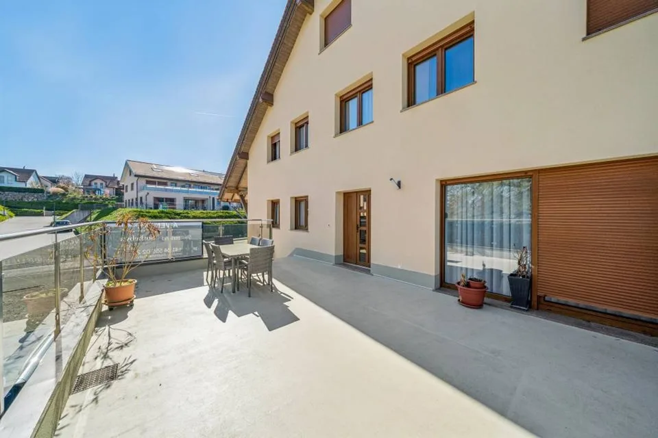 Esclusività Svizzera Sotheby's casa con deposito
