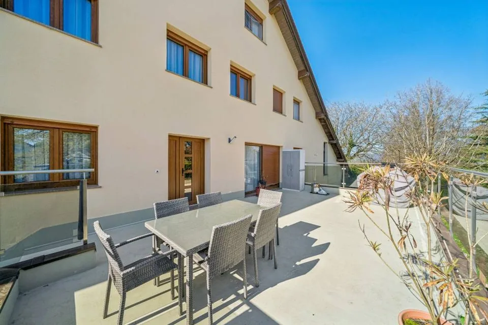 Esclusività Svizzera Sotheby's casa con deposito