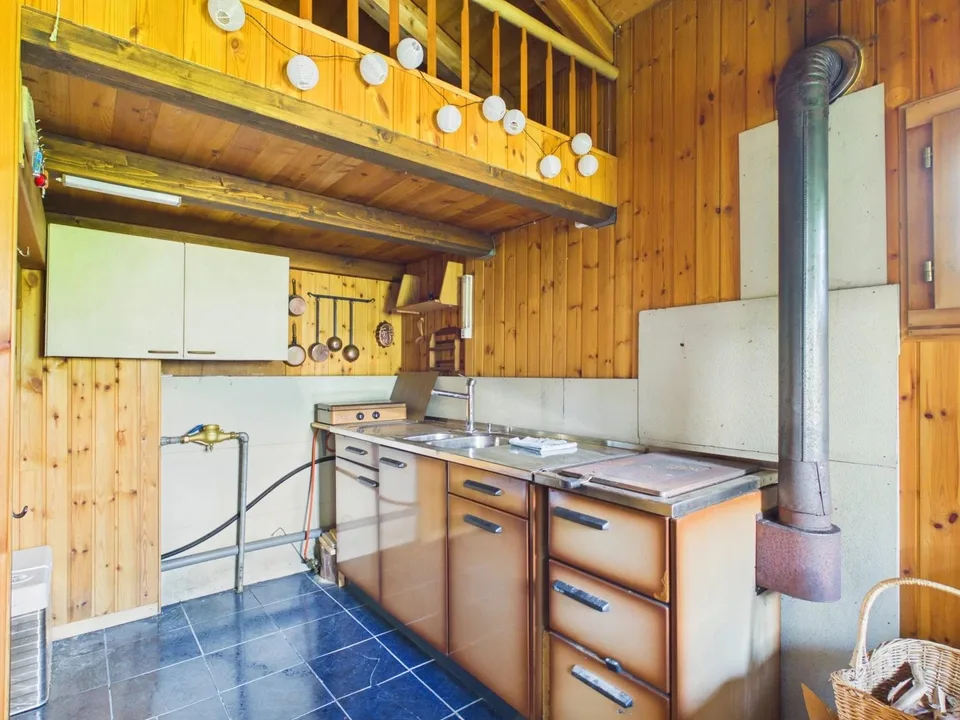 Casaletto autentico in una radura boschiva - natura pura
