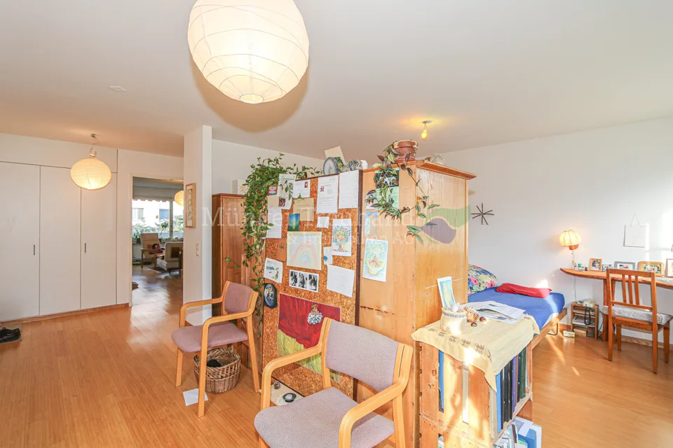 Morgen- & Abendsonne: Helle 2.5-Zimmer-Wohnung mit Hobbyraum
