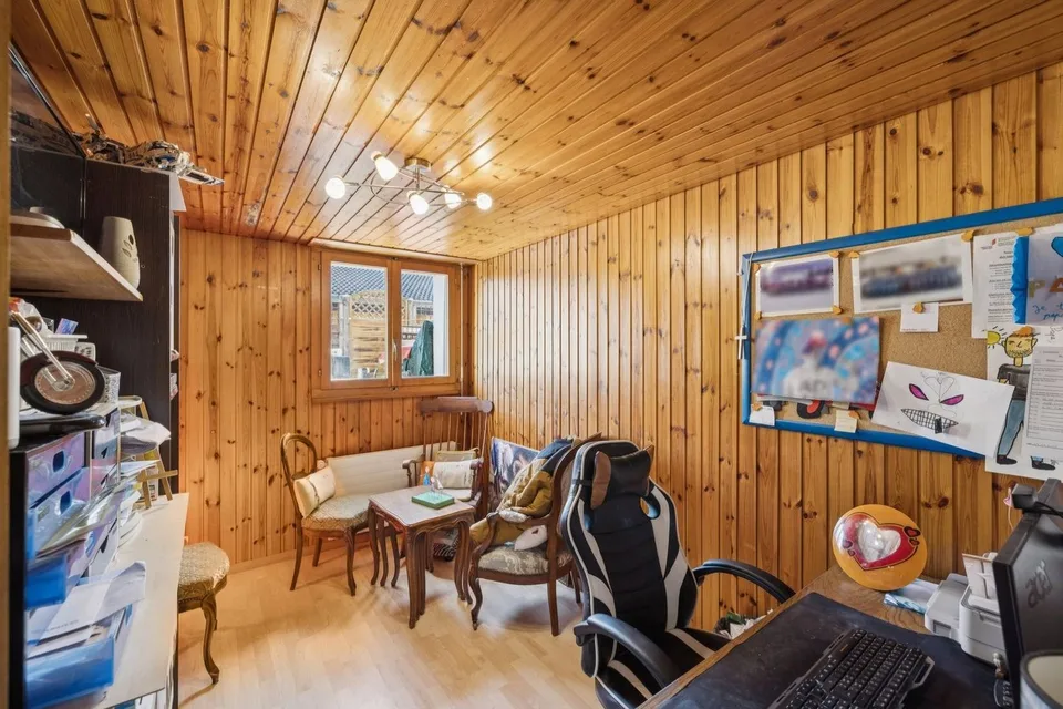 Einzelvilla 6.5 Zimmer zum Renovieren, großes Potenzial!