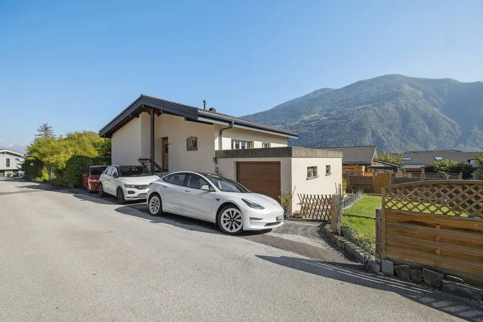 Einzelvilla mit 6.5 Zimmern zum Renovieren, großes Potenzial! – Foto 10 von 10