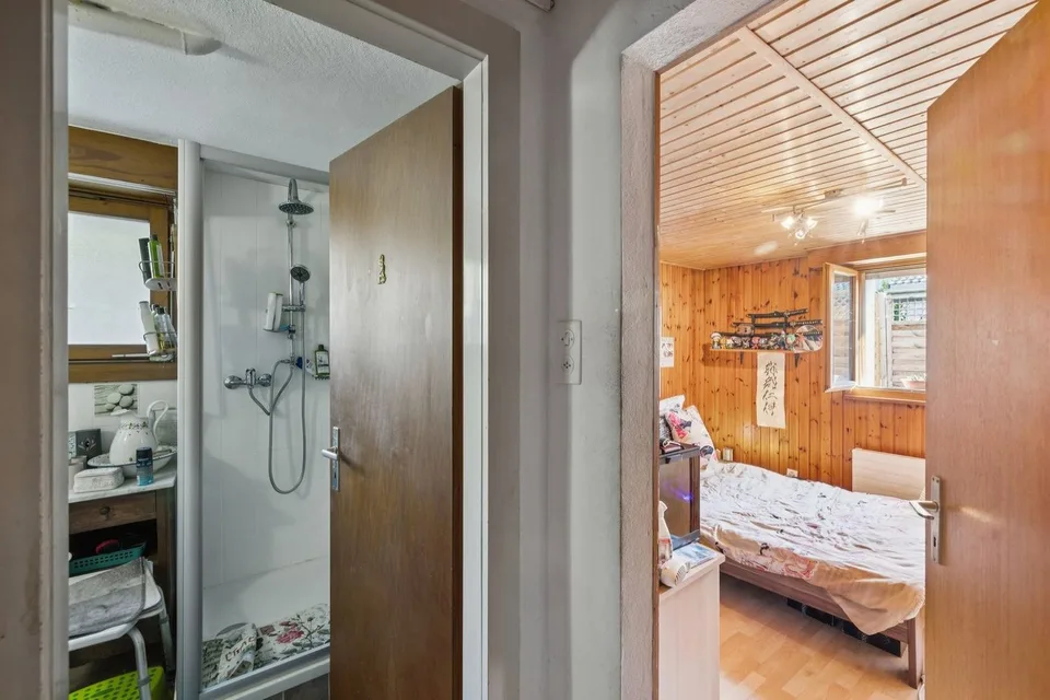 Einzelvilla mit 6.5 Zimmern zum Renovieren, großes Potenzial! – Foto 7 von 10
