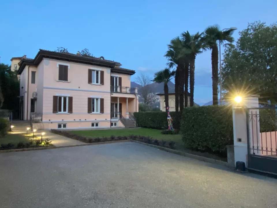 DIREKT VOM EIGENTÜMER - Villa im Zentrum von Lugano mit voller Seesicht – Foto 18 von 30