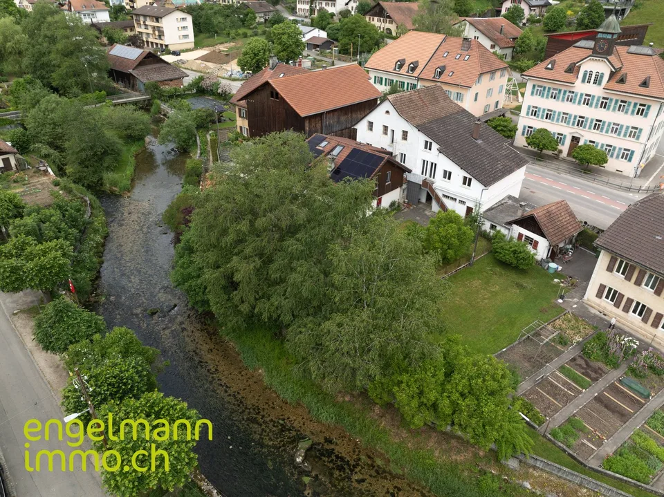 Immeuble de 2 appartements + surface commerciale / 2-Familienhaus mit Geschäftsfläche