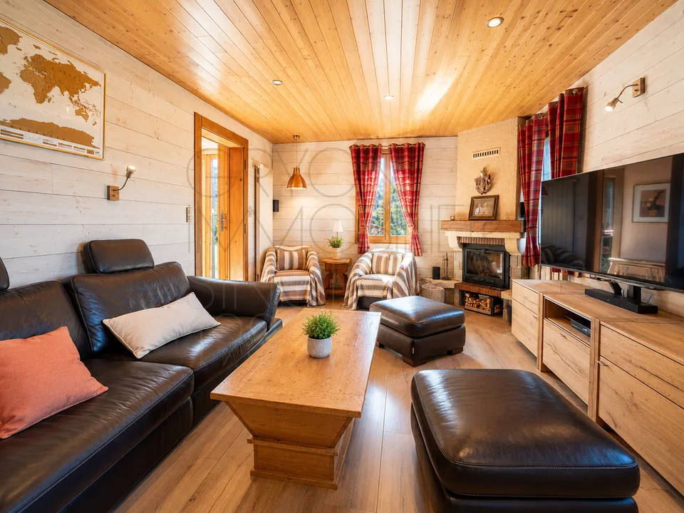 Chalet à Gryon avec studio indépendant, vue sur les montagnes.