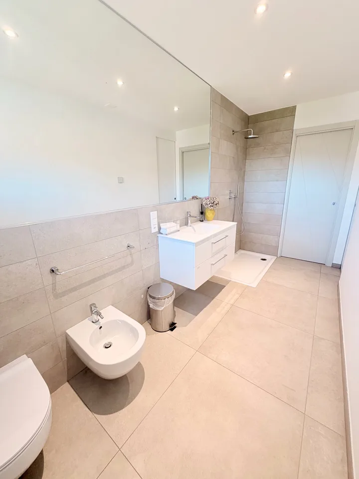 Modernes 2.5-Zimmer-Apartment in Agno mit Panoramablick