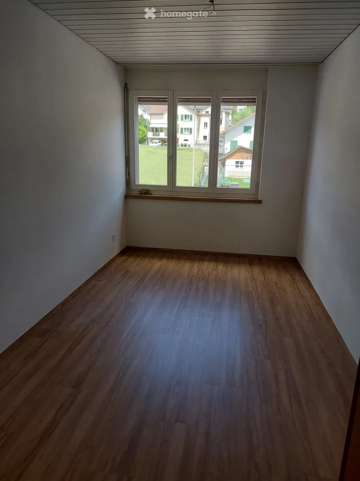 Charmant appartement 3.5 pièces dans un quartier calme à Laupersdorf