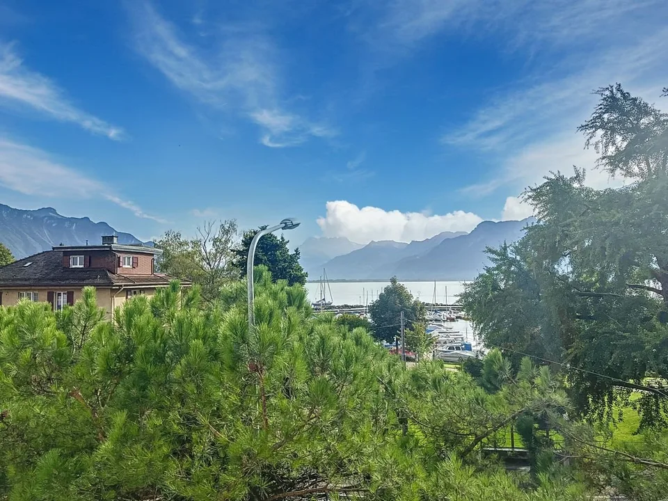 Appartamento con 2 balconi e affacciato sul porto di Clarens