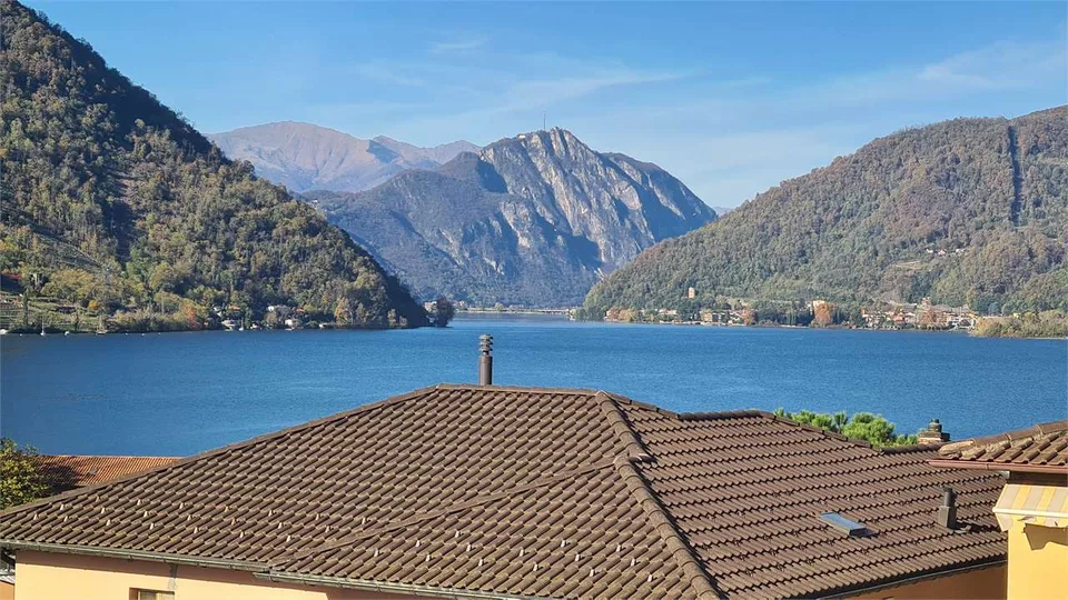 MENDRISO CAPOLAGO: SUGGESTIVO ATTICO VISTA LAGO – foto 9 di 9