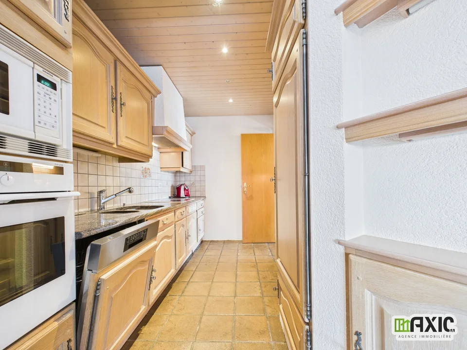 BAISSE DE PRIX -  Maison de charme  à rénover avec grand terrain.
