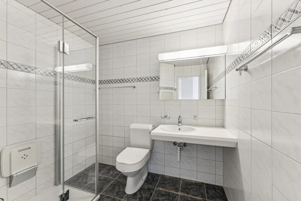 Wohnung mit 4.5 Zimmern und 2 Balkonen – Foto 12 von 13