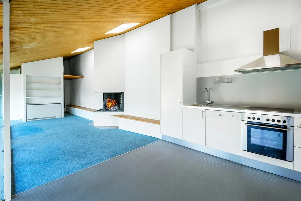Helles Haus im Zentrum des Dorfes