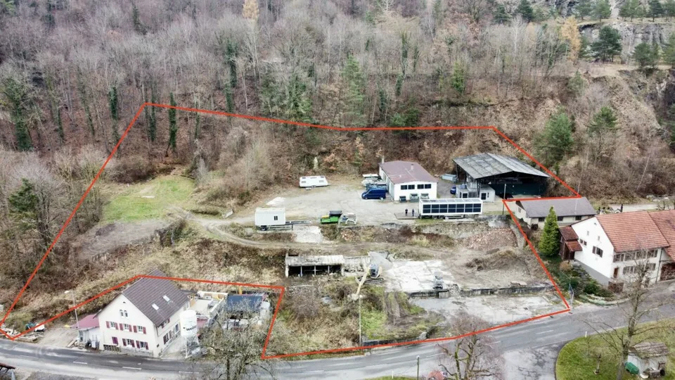 Investitori, attenzione: 7'833 m² di terreno industriale con diritti d'acqua esclusivi