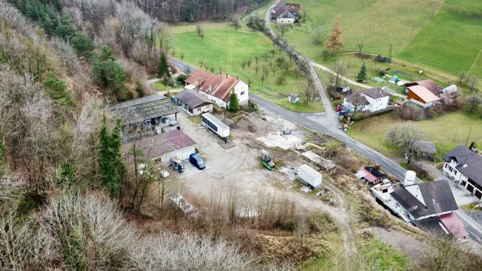 Investitori, attenzione: 7'833 m² di terreno industriale con diritti d'acqua esclusivi