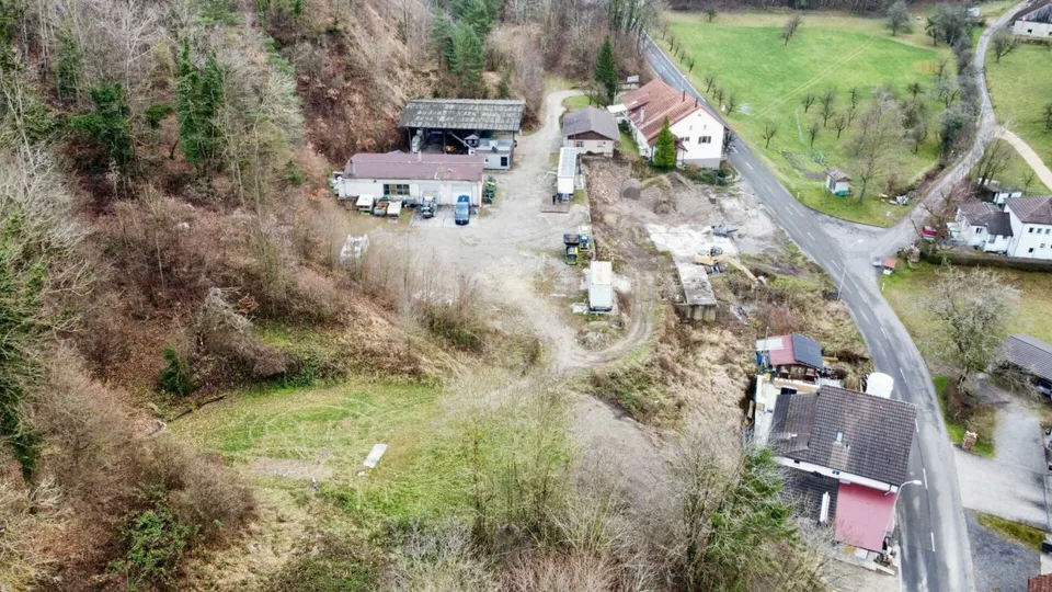 Investitori, attenzione: 7'833 m² di terreno industriale con diritti d'acqua esclusivi