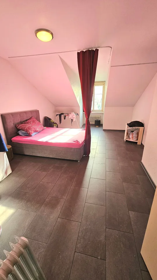 Zentrale Bestlage: Mehrfamilienhaus mit 7 Wohnungen und Restaurant