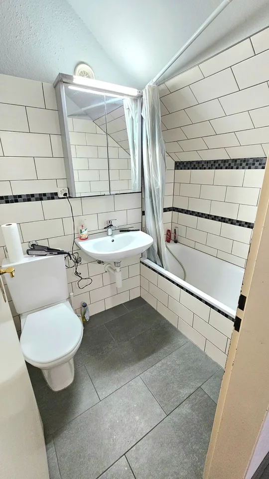 Zentrale Bestlage: Mehrfamilienhaus mit 7 Wohnungen und Restaurant